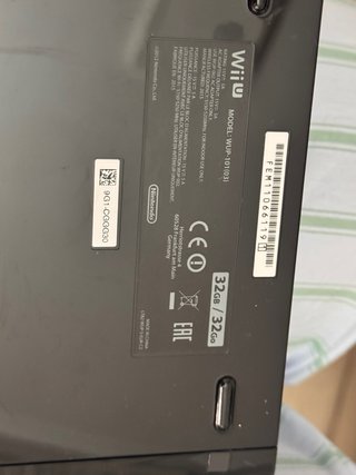 Nintendo Wii U Negra + Accesorios