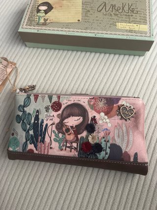 Cartera Anekke con diseño floral