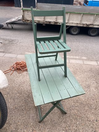 Conjunto de Mesa y Silla de Madera