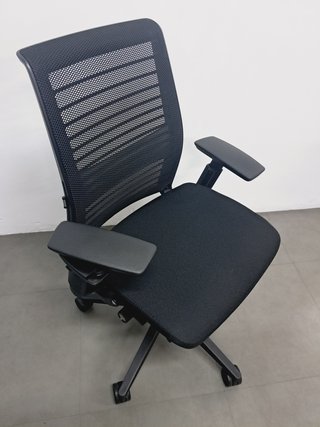 Silla STEELCASE THINK V2 ergonómica profesional