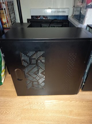 Caja de PC Torre Negra