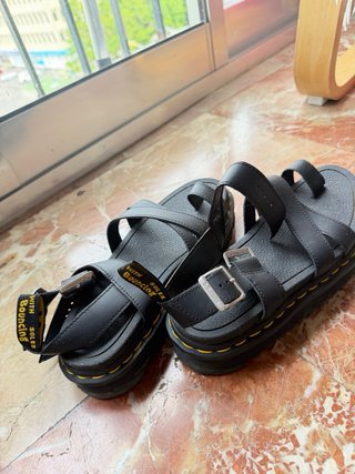 Sandalias Dr. Martens negras