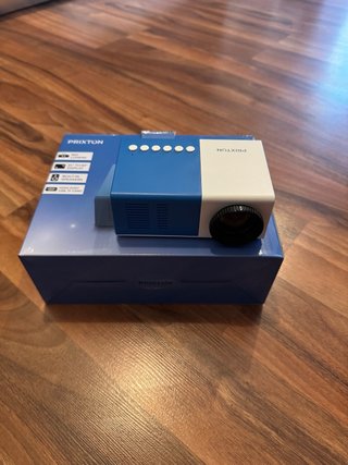 Proyector Mini Prixton Azul 900 Lúmenes