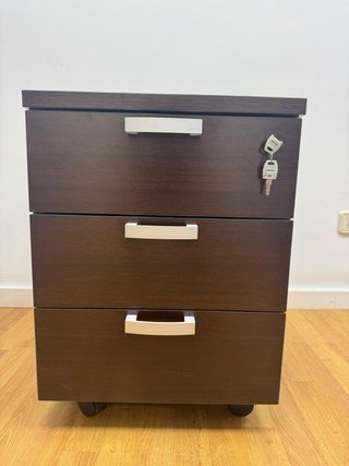 Mueble bajo escritorio con 3 cajones