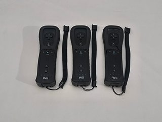 3 Mandos Wii Negros + 3 Fundas + 3 Correas