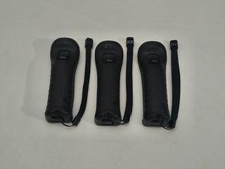 3 Mandos Wii Negros + 3 Fundas + 3 Correas