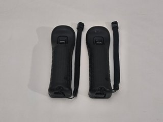 2 Mandos Wii Negros + 2 Fundas + 2 Correas