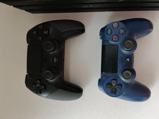 PS4 PRO 1TB + 2 controller + 12 giochi Tutto funzionante