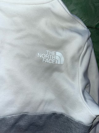 Sudadera The North Face gris y blanca