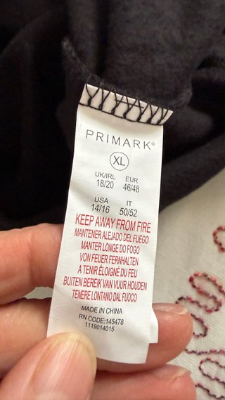 Sudadera Negra con Capucha