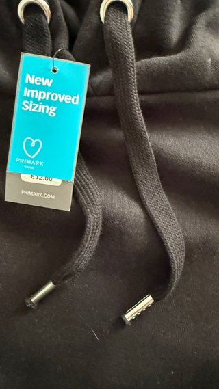 Sudadera Negra con Capucha