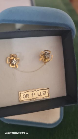 Pendiente flor 18k con circonita