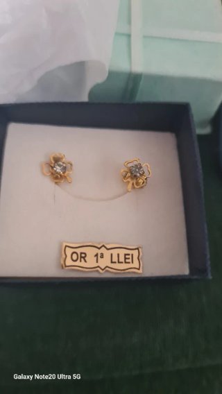 Pendiente flor 18k con circonita