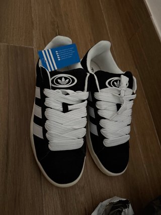Zapatillas Adidas Negras y Blancas