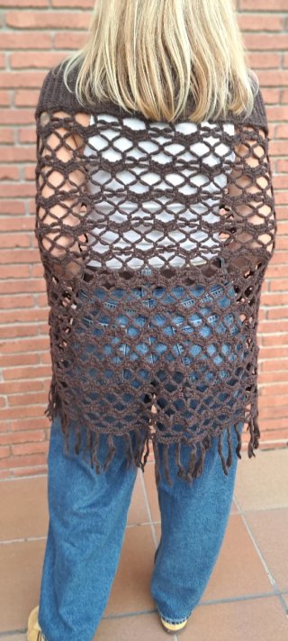 Poncho de punto marrón