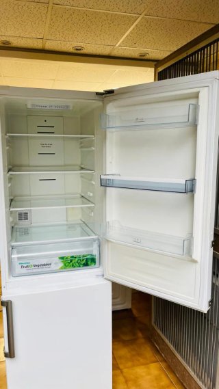 Nevera Hisense Blanca 185x60 No frost fridge