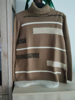 Jersey cuello alto invierno con diseño