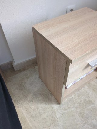 Mesita de noche de madera y mármol