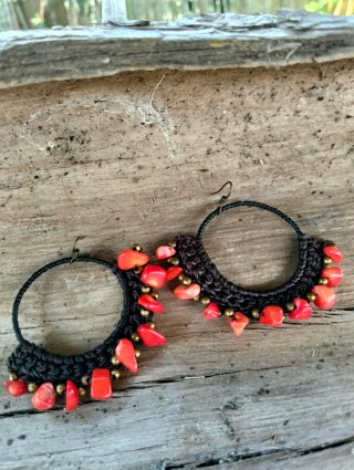 Pendientes hechos a mano macramé y coral