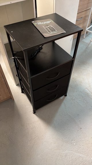 Mueble de madera y metal
