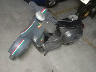 Vespa Clásica 125 Gris