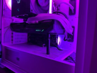 Gráfica Gigabyte AMD Radeon RX 9070 XT -NEGOCIABLE