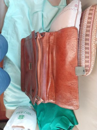 Cartera de piel marrón