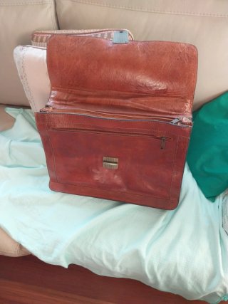 Cartera de piel marrón
