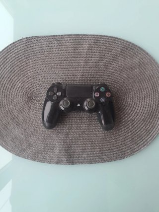 PS4 + 2 mandos originales + 4 juegos – Todo funcio