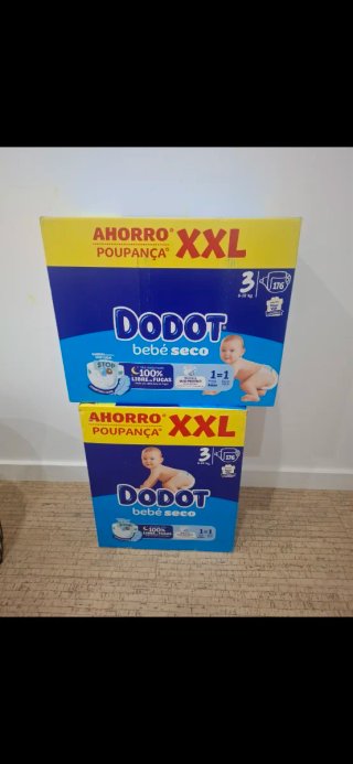 2 Caixas de Fraldas Dodot Bebé Seco Tamanho 3