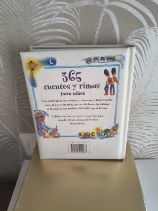 LIBRO 365 CUENTOS Y RIMAS PARA NIÑOS.