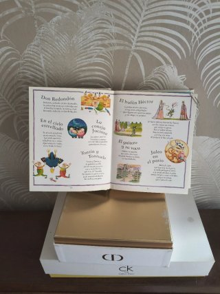 LIBRO 365 CUENTOS Y RIMAS PARA NIÑOS.