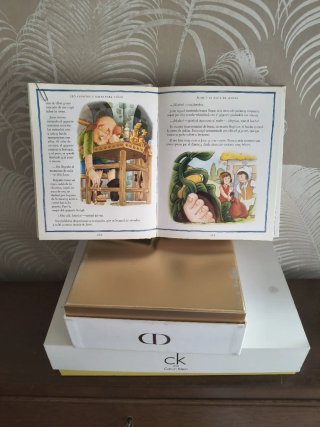 LIBRO 365 CUENTOS Y RIMAS PARA NIÑOS.