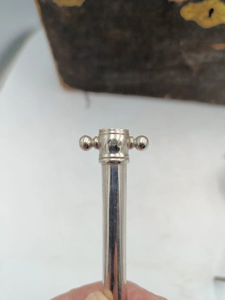 ANTIGUA CORNETA CON ESTUCHE Y ACCESORIOS