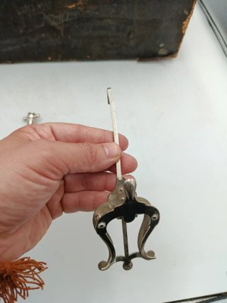 ANTIGUA CORNETA CON ESTUCHE Y ACCESORIOS