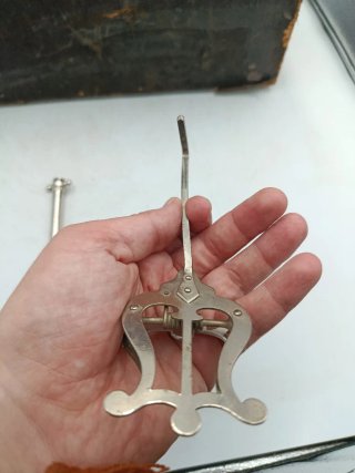 ANTIGUA CORNETA CON ESTUCHE Y ACCESORIOS