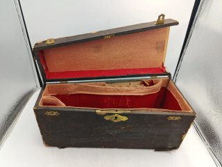 ANTIGUA CORNETA CON ESTUCHE Y ACCESORIOS