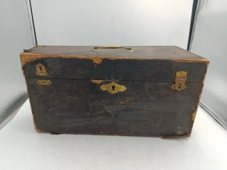 ANTIGUA CORNETA CON ESTUCHE Y ACCESORIOS