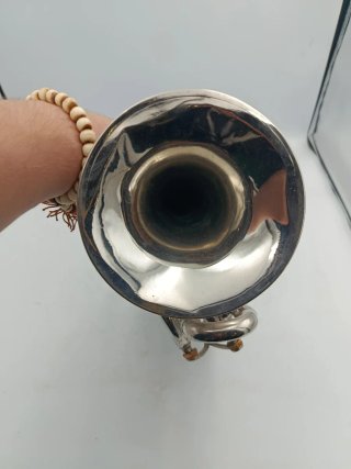 ANTIGUA CORNETA CON ESTUCHE Y ACCESORIOS