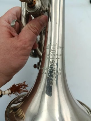 ANTIGUA CORNETA CON ESTUCHE Y ACCESORIOS