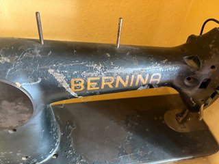 Máquina de coser antigua BERNINA