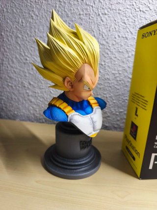 Pack mando PS5 30 Aniversario + Busto de Vegeta