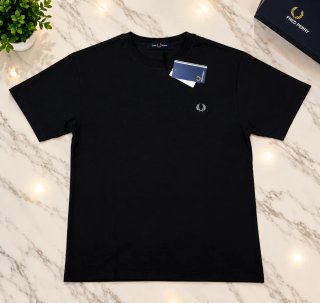 camiseta fred perry Negra logo en blanco