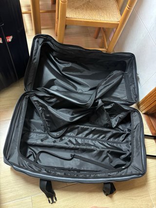 Maleta de Viaje Eastpak Negra