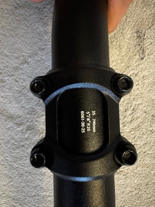 Potencia 35mm y Manillar 760mm e-MTB