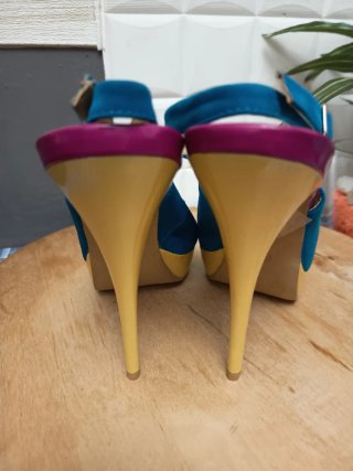 TACONES DOMINATRIX altos peep toe