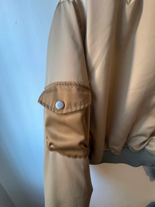 Chaqueta Bomber Zara Beige y Dorado