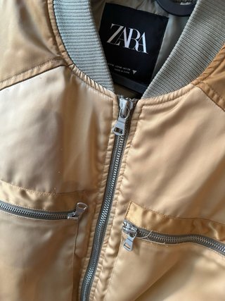 Chaqueta Bomber Zara Beige y Dorado