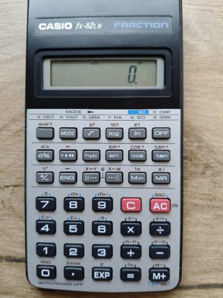 Calculadora Científica Casio fx-82LB