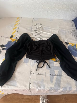 Top Negro con Mangas semitransparente